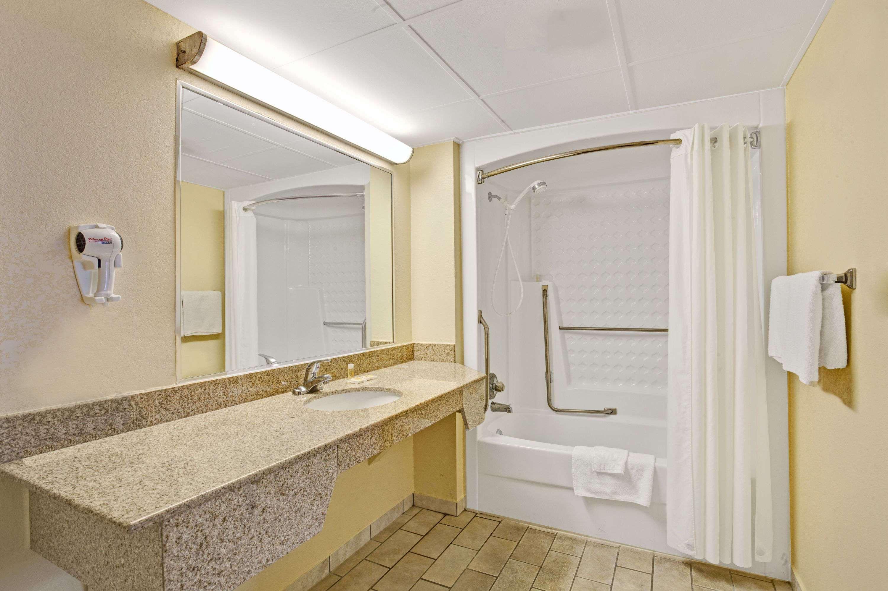 Days Inn by Wyndham Clarksville TN Eksteriør bilde
